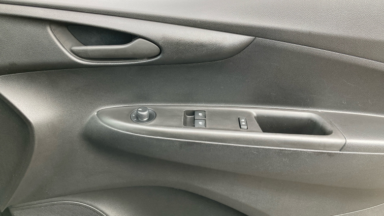 Vauxhall Viva 1.0 SE 5dr [A/C] Petrol Hatchback